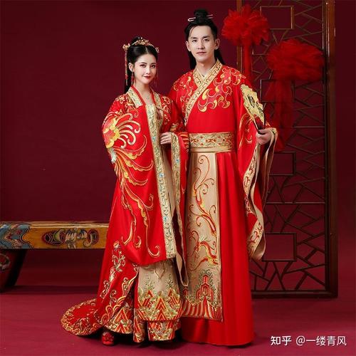 中式婚服vs西式婚纱图片