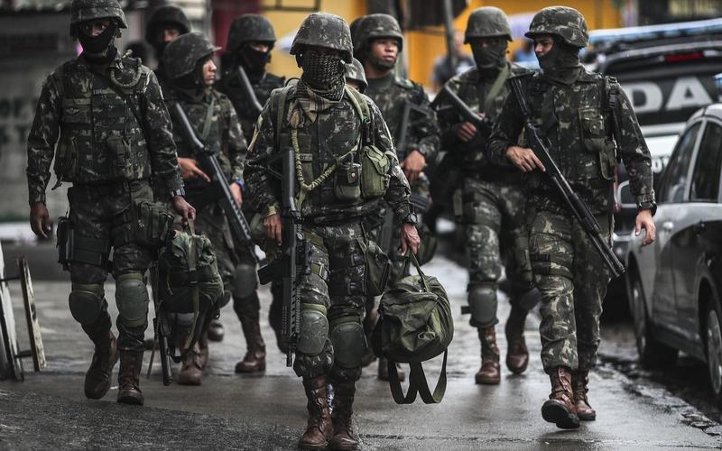 哥伦比亚警察vs哥伦比亚毒贩