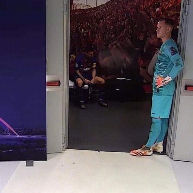 巴萨vs拜仁梅西在更衣室里