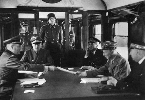 德国和法国在火车头里签订条约