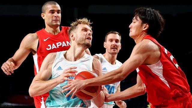 日本男篮vs美国比分