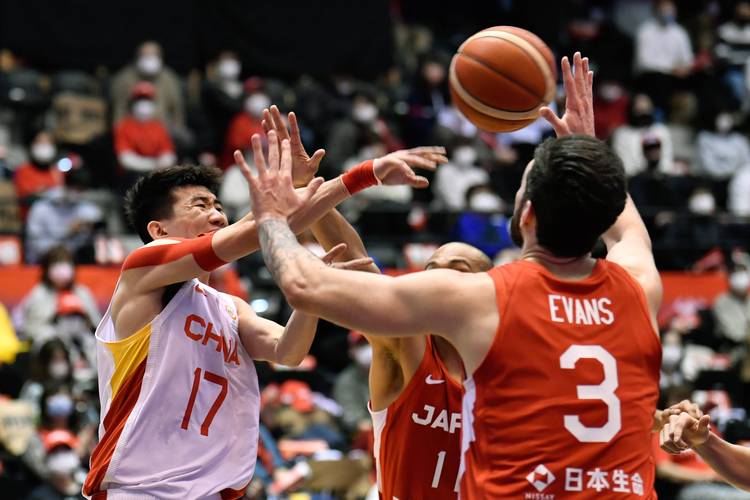 篮球世预赛中国vs日本