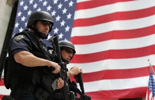 美国警察vs中国警察手势